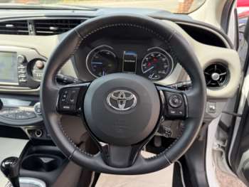 Used Toyota Yaris 2017 for sale - 75121932: Photo