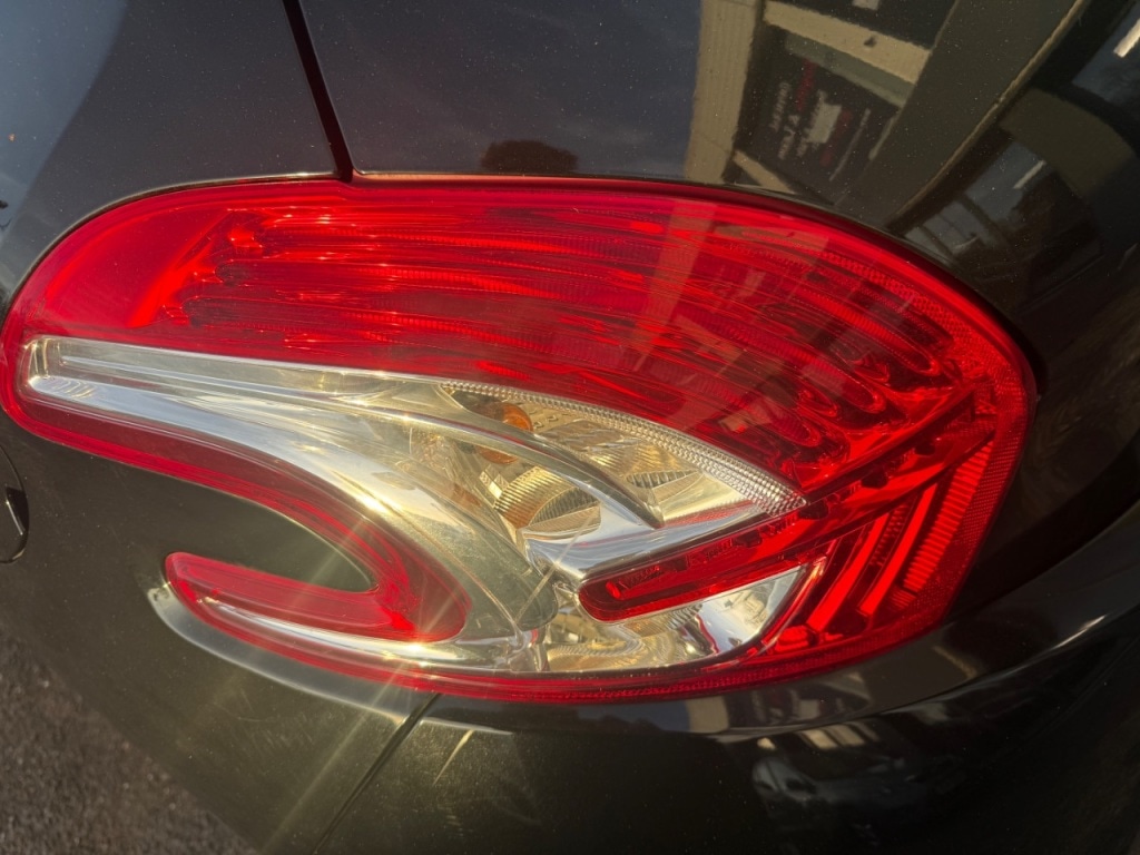 Used Peugeot 208 2014 for sale - 76934864: Photo 13