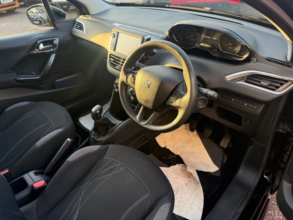 Used Peugeot 208 2014 for sale - 76934864: Photo 18