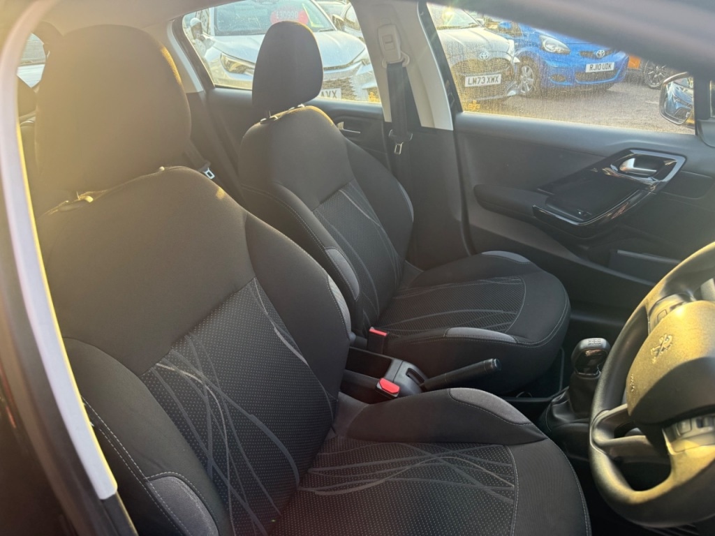 Used Peugeot 208 2014 for sale - 76934864: Photo 19