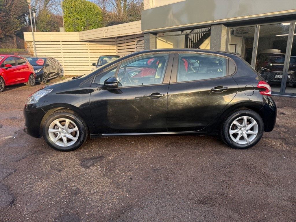 Used Peugeot 208 2014 for sale - 76934864: Photo 2