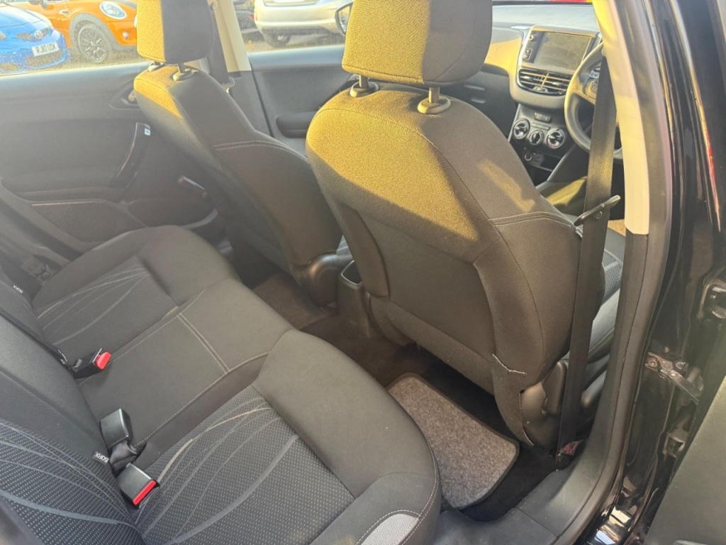 Used Peugeot 208 2014 for sale - 76934864: Photo 20