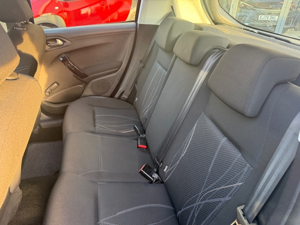Used Peugeot 208 2014 for sale - 76934864: Photo 23