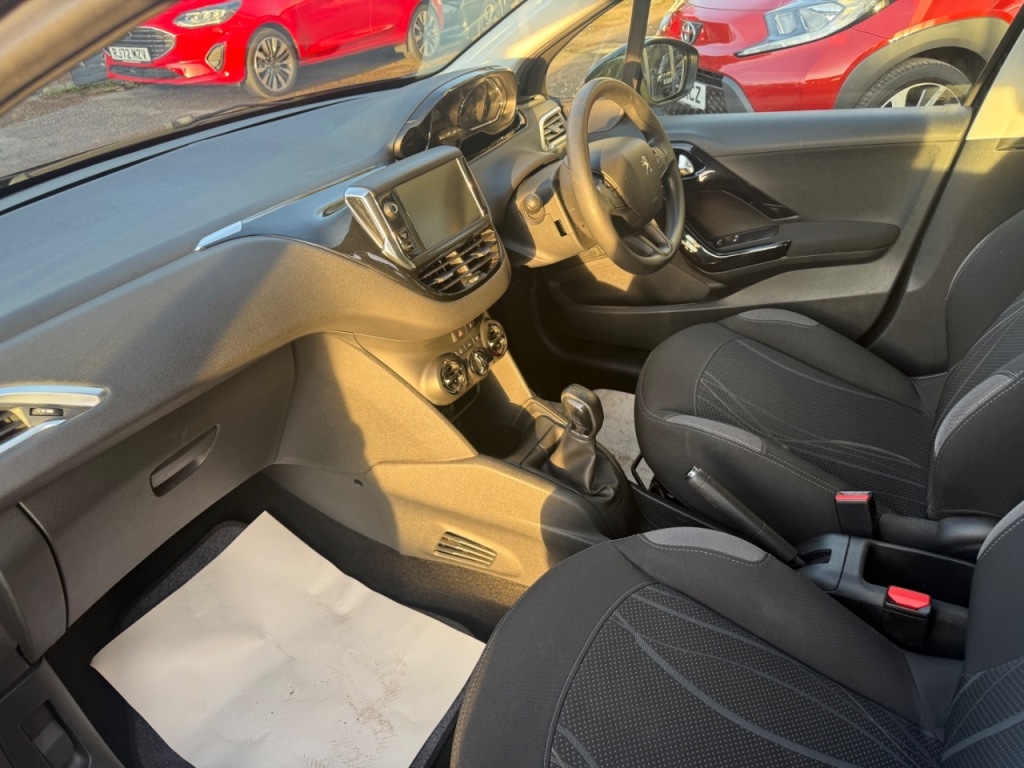 Used Peugeot 208 2014 for sale - 76934864: Photo 24