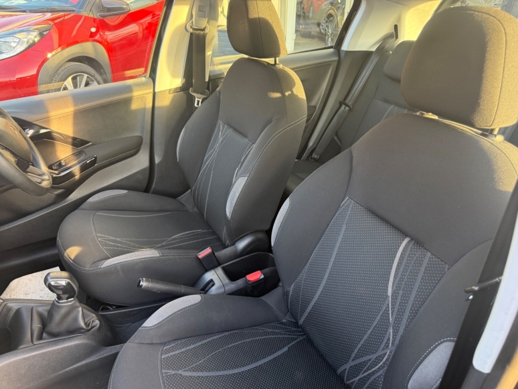 Used Peugeot 208 2014 for sale - 76934864: Photo 25