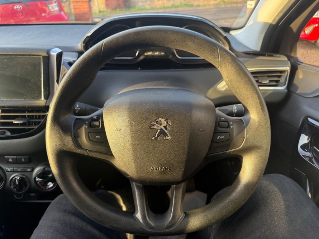 Used Peugeot 208 2014 for sale - 76934864: Photo 26