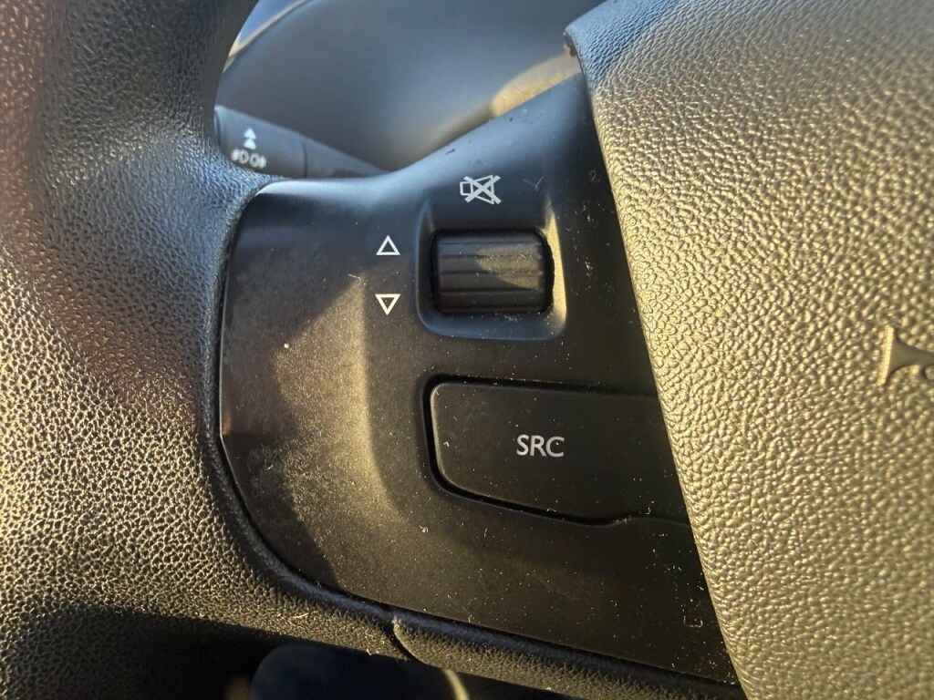 Used Peugeot 208 2014 for sale - 76934864: Photo 28