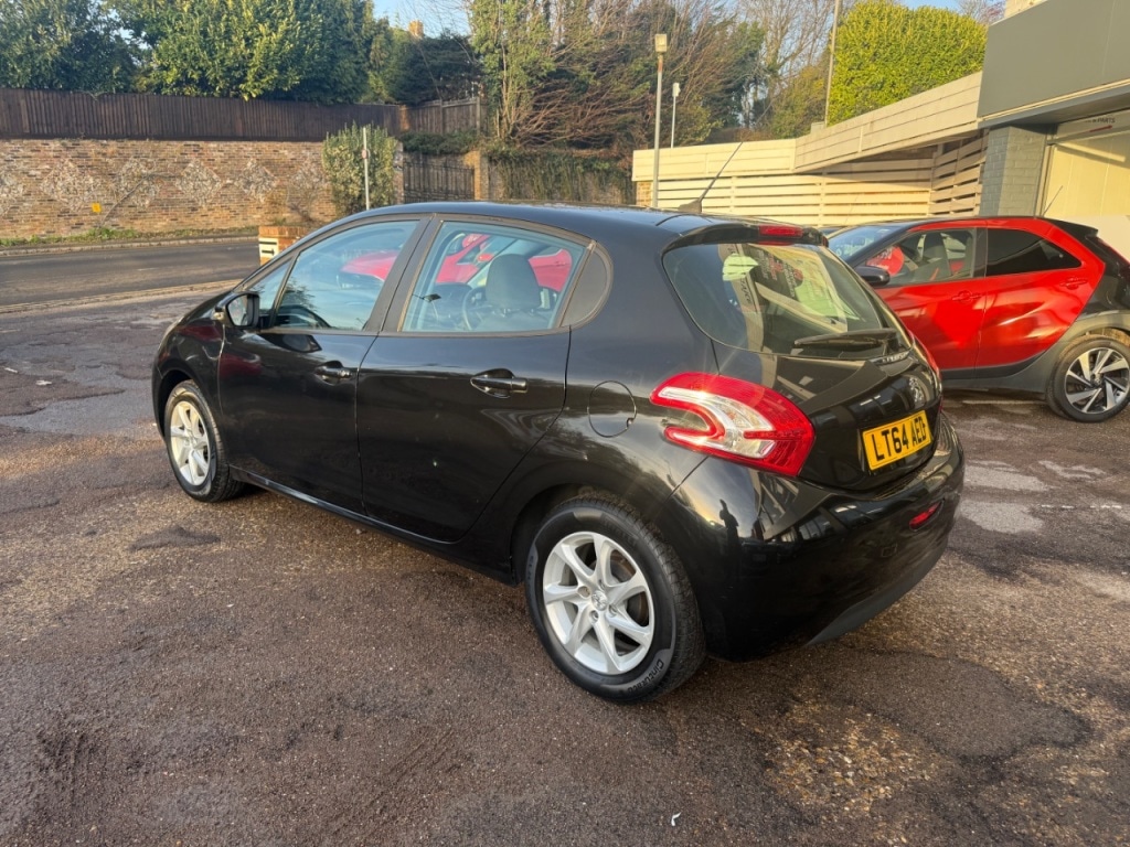 Used Peugeot 208 2014 for sale - 76934864: Photo 3
