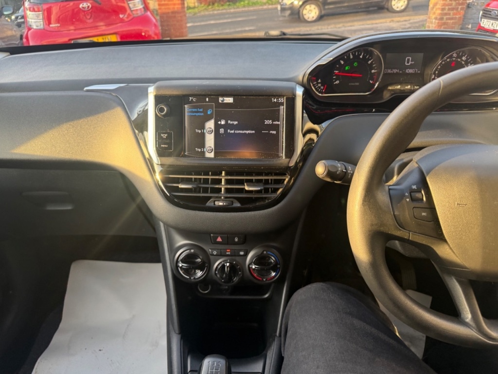 Used Peugeot 208 2014 for sale - 76934864: Photo 31