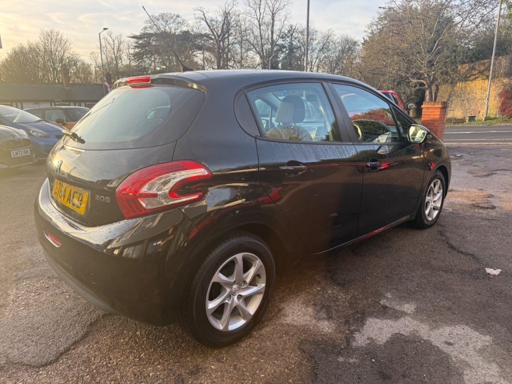 Used Peugeot 208 2014 for sale - 76934864: Photo 5