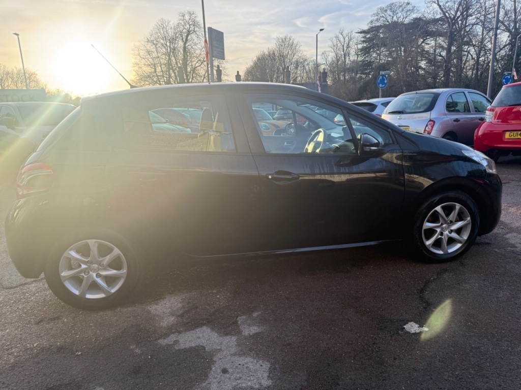 Used Peugeot 208 2014 for sale - 76934864: Photo 6