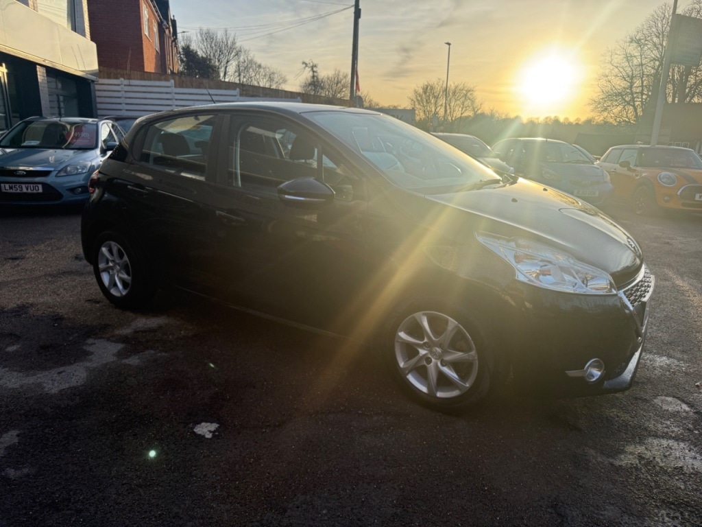 Used Peugeot 208 2014 for sale - 76934864: Photo 7