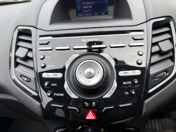 Used Ford Fiesta 2017 for sale - 75511414: Photo