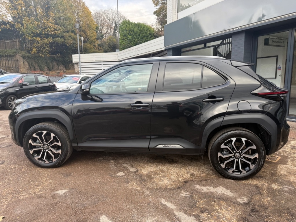 Used Toyota Yaris Cross 2022 for sale - 76710709: Photo 2