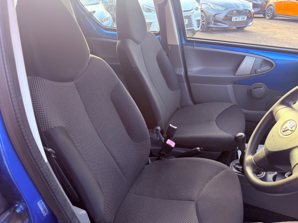 Used Toyota AYGO 2010 for sale - 76922738: Photo 19