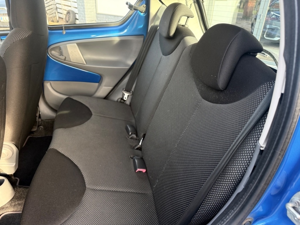 Used Toyota AYGO 2010 for sale - 76922738: Photo 23