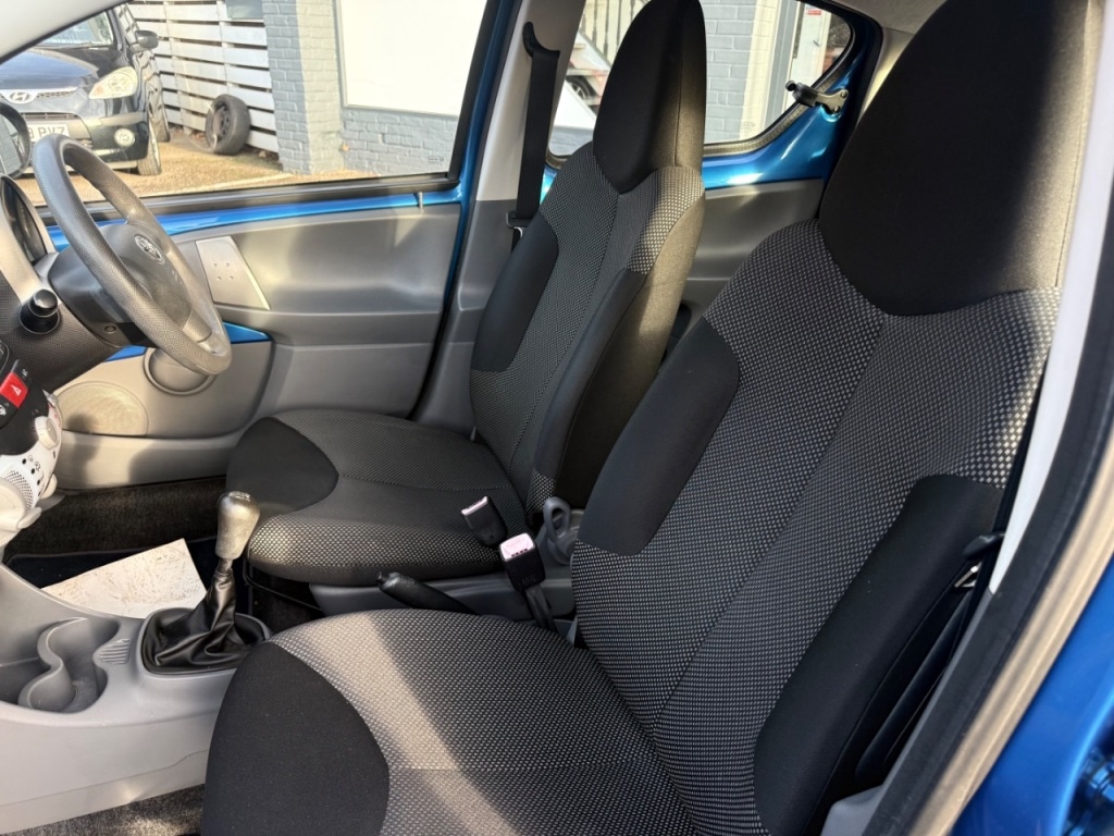 Used Toyota AYGO 2010 for sale - 76922738: Photo 25