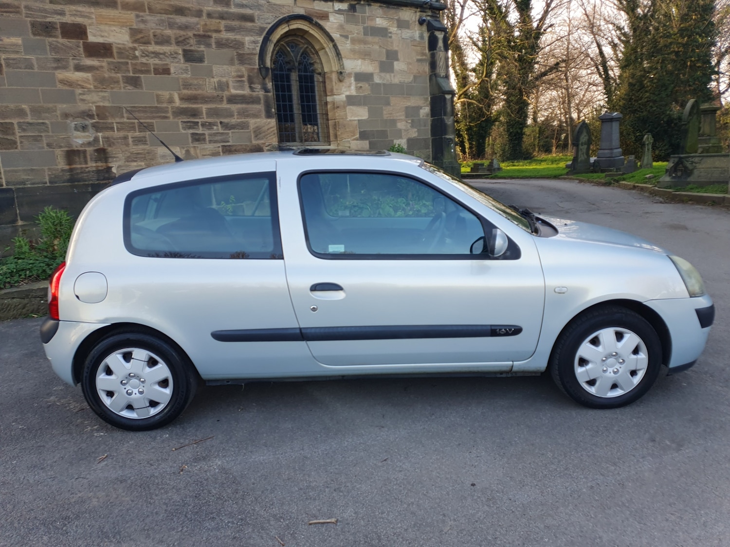 Used Renault Clio 2002 for sale - 77935236: Photo 12