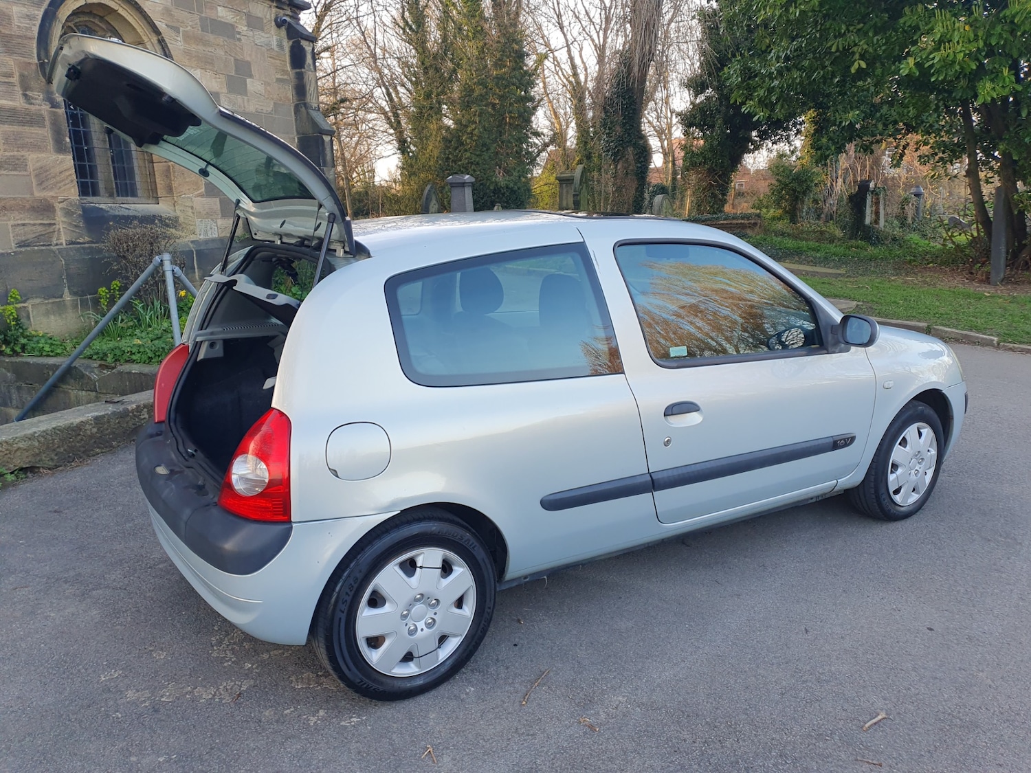 Used Renault Clio 2002 for sale - 77935236: Photo 15