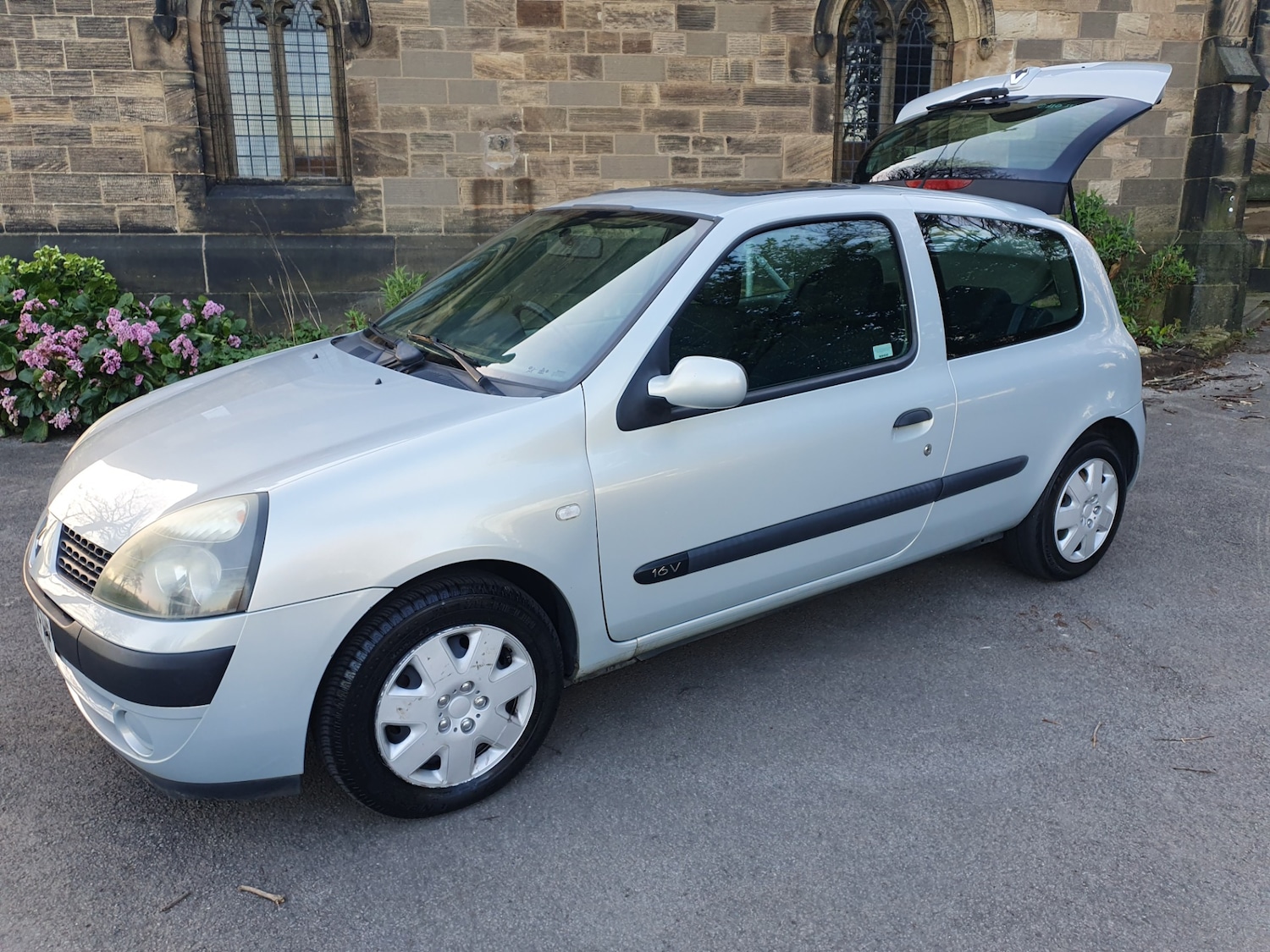 Used Renault Clio 2002 for sale - 77935236: Photo 25