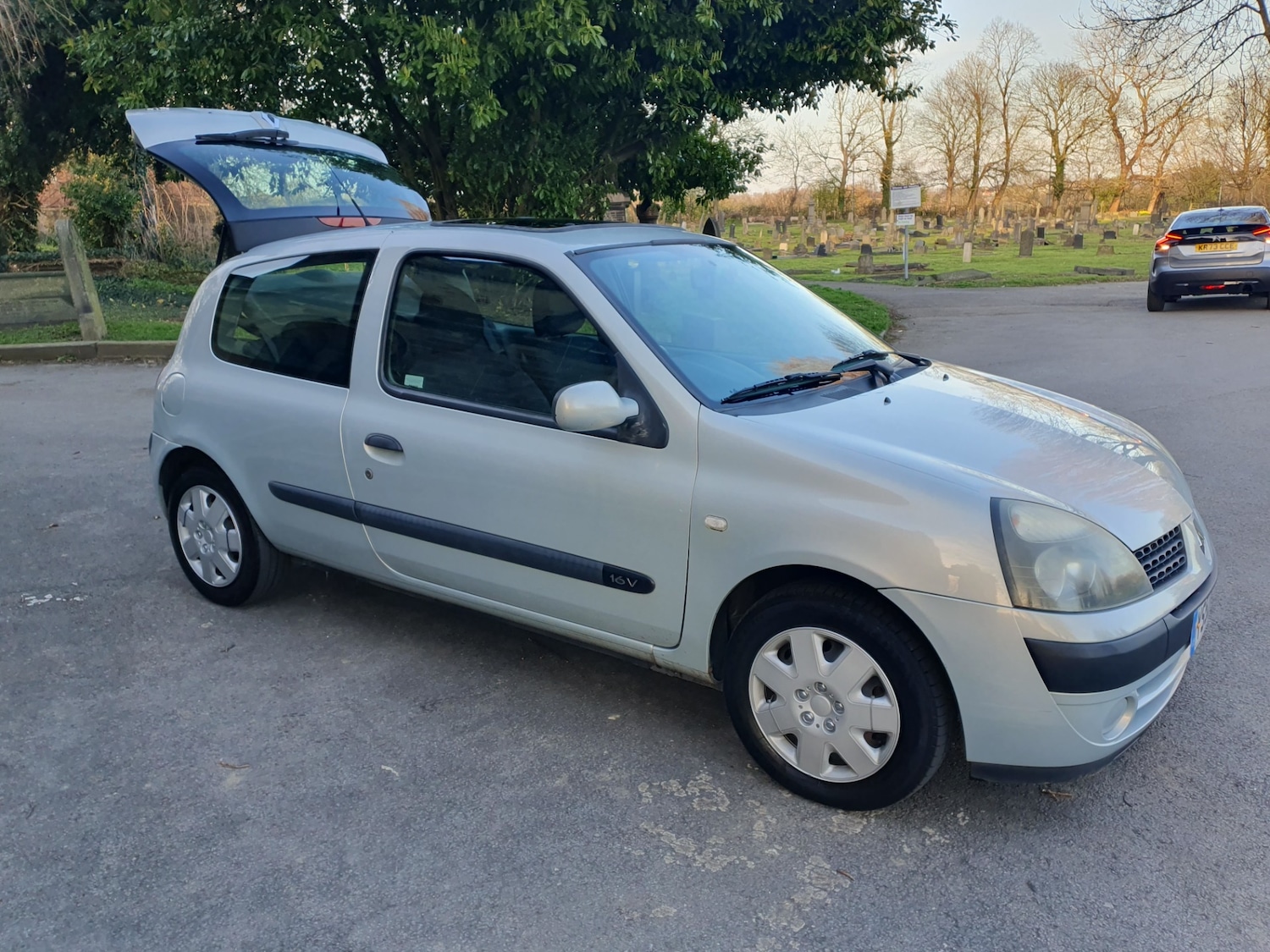 Used Renault Clio 2002 for sale - 77935236: Photo 27