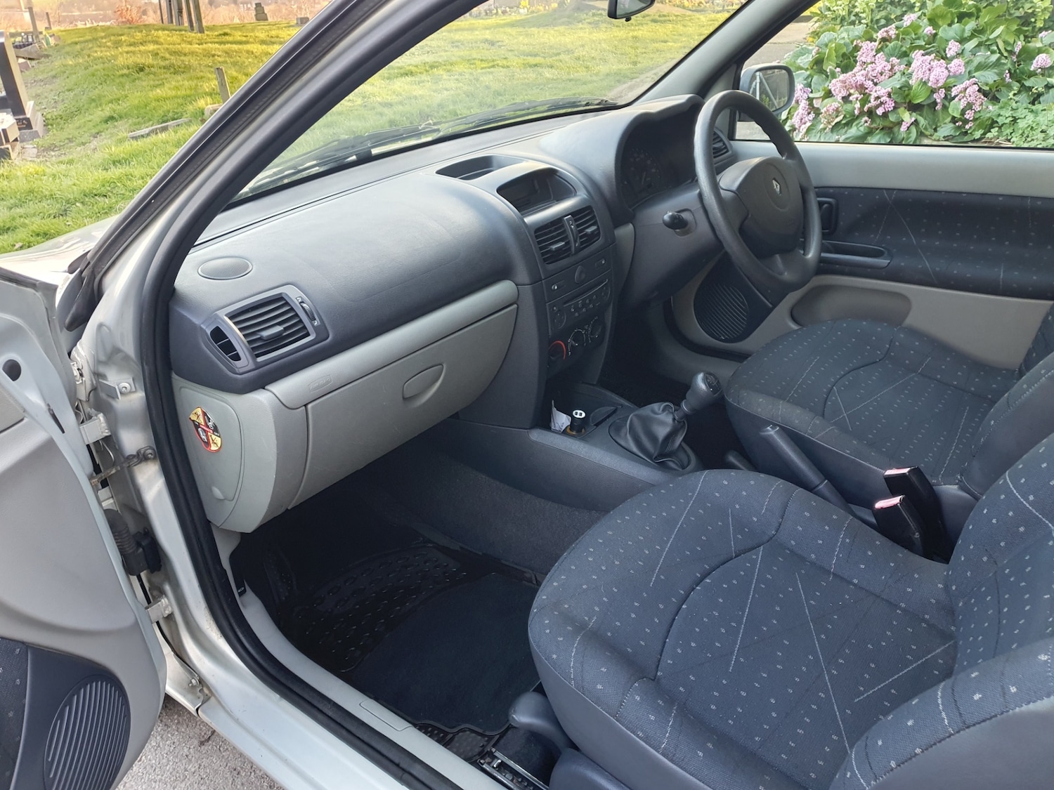 Used Renault Clio 2002 for sale - 77935236: Photo 28