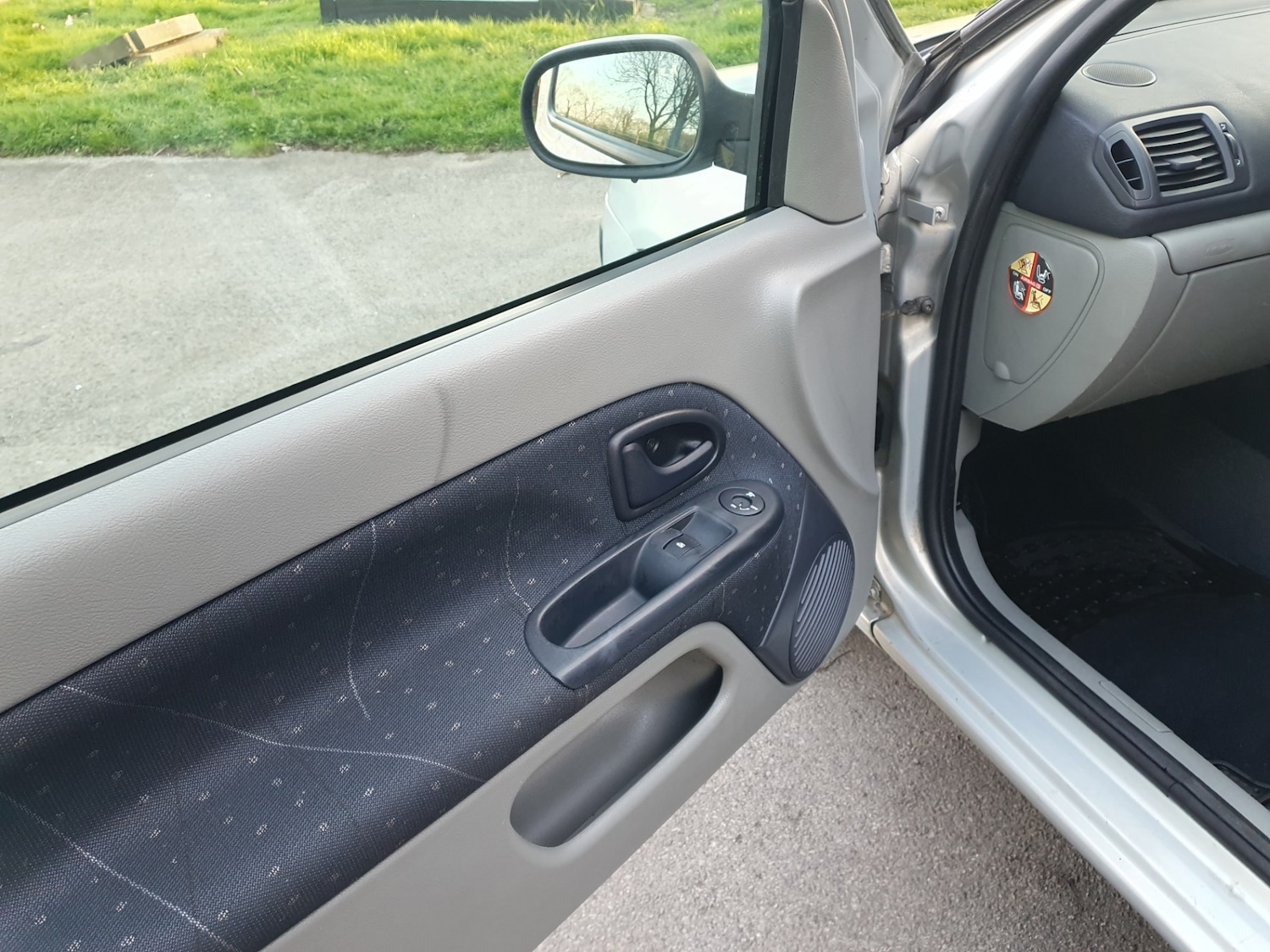 Used Renault Clio 2002 for sale - 77935236: Photo 29