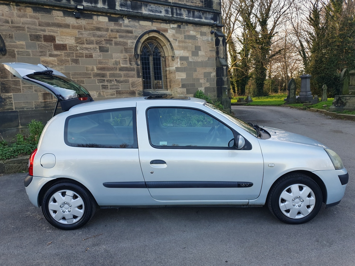 Used Renault Clio 2002 for sale - 77935236: Photo 3
