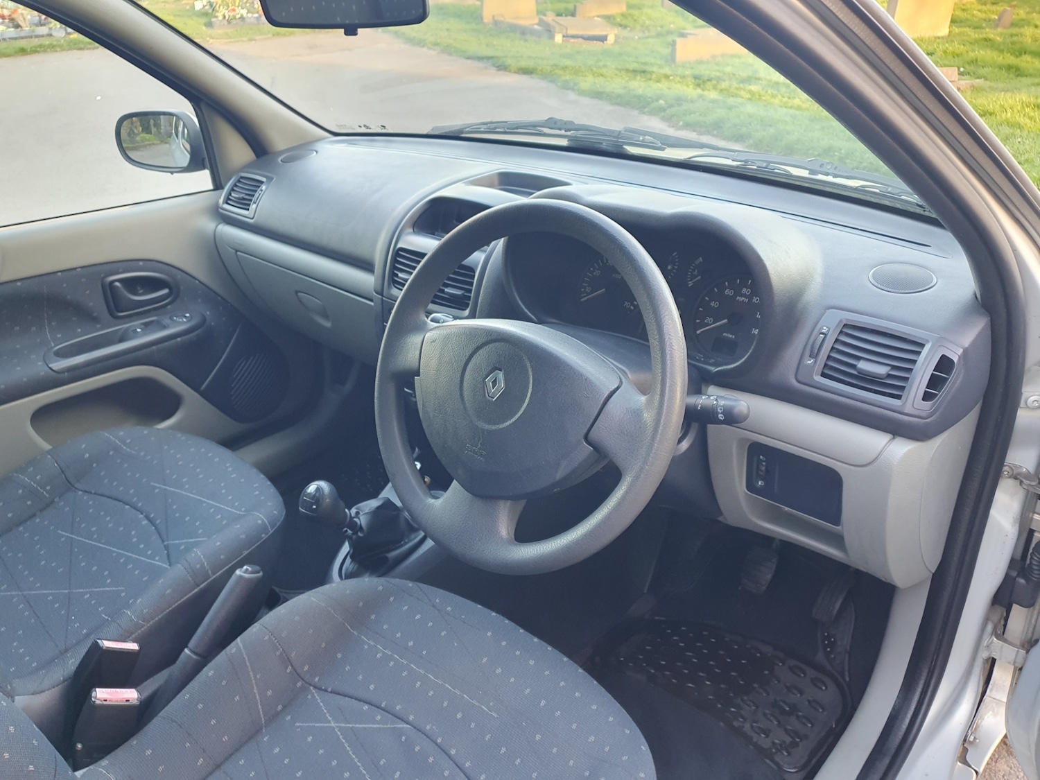 Used Renault Clio 2002 for sale - 77935236: Photo 32