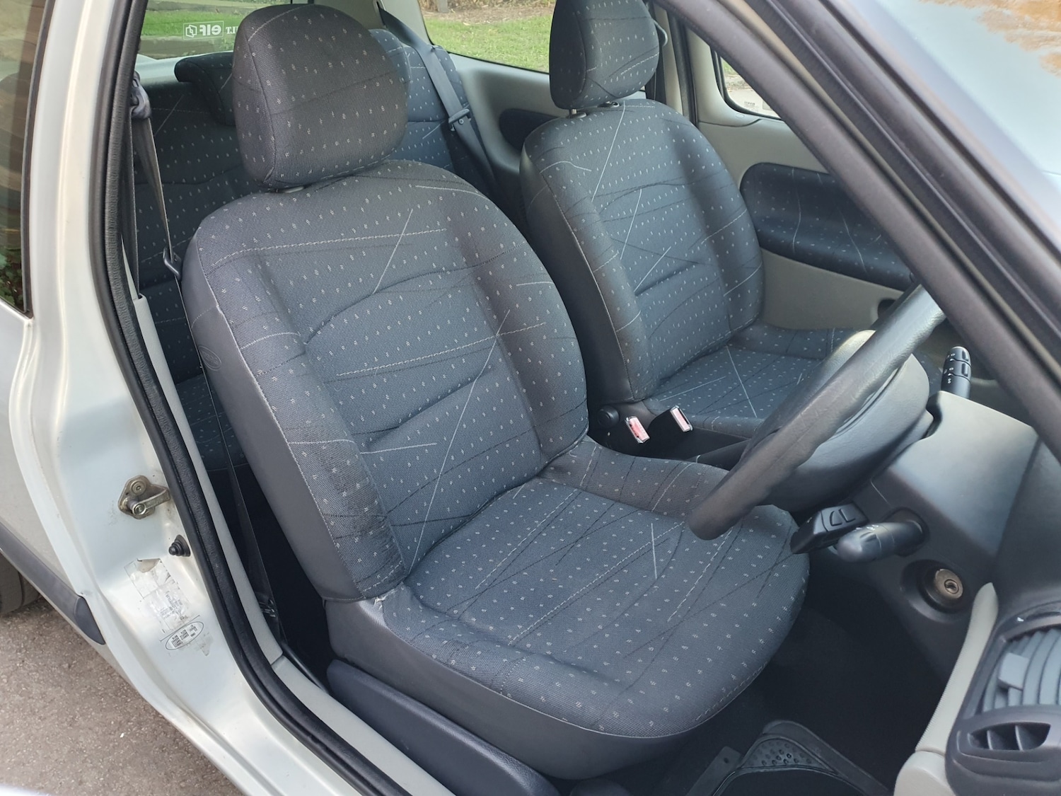 Used Renault Clio 2002 for sale - 77935236: Photo 35