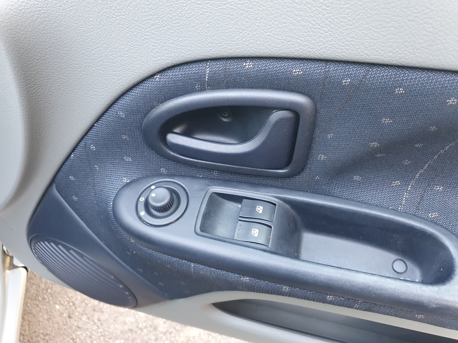 Used Renault Clio 2002 for sale - 77935236: Photo 36