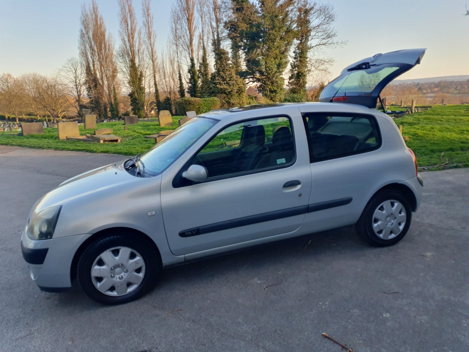 Used Renault Clio 2002 for sale - 77935236: Photo 38