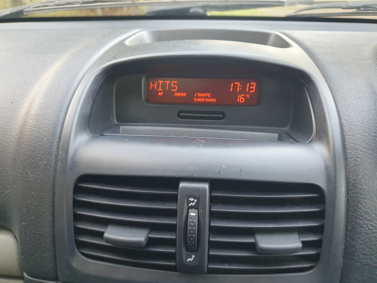 Used Renault Clio 2002 for sale - 77935236: Photo 39