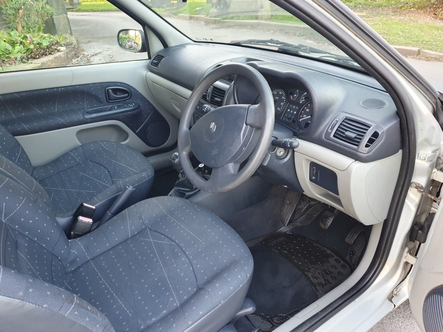 Used Renault Clio 2002 for sale - 77935236: Photo 7