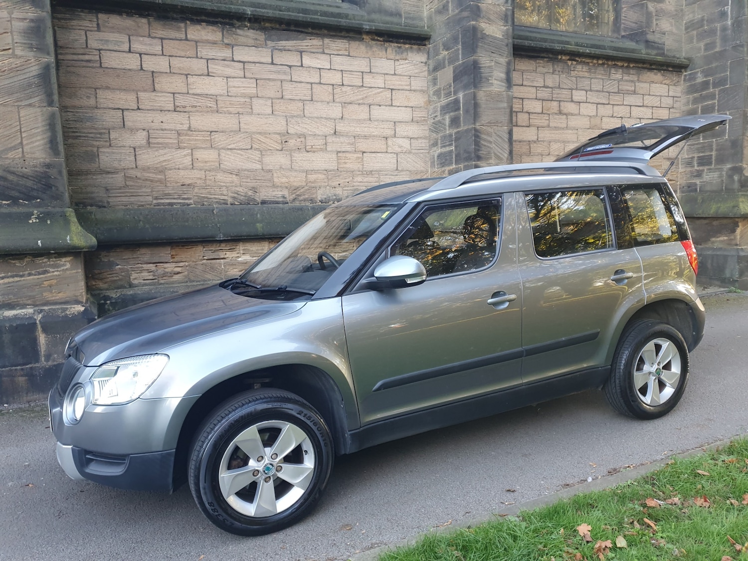 Used Skoda Yeti 2011 for sale - 76068022: Photo 2