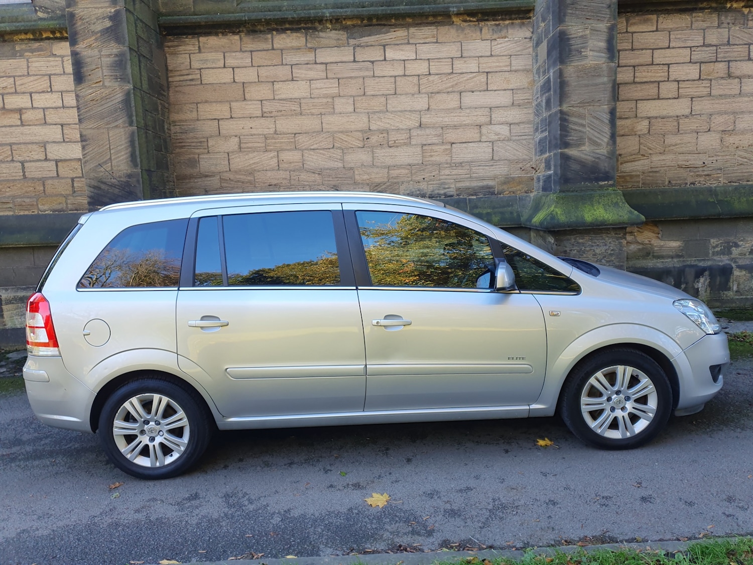 Used Vauxhall Zafira 2011 for sale - 76374489: Photo 2