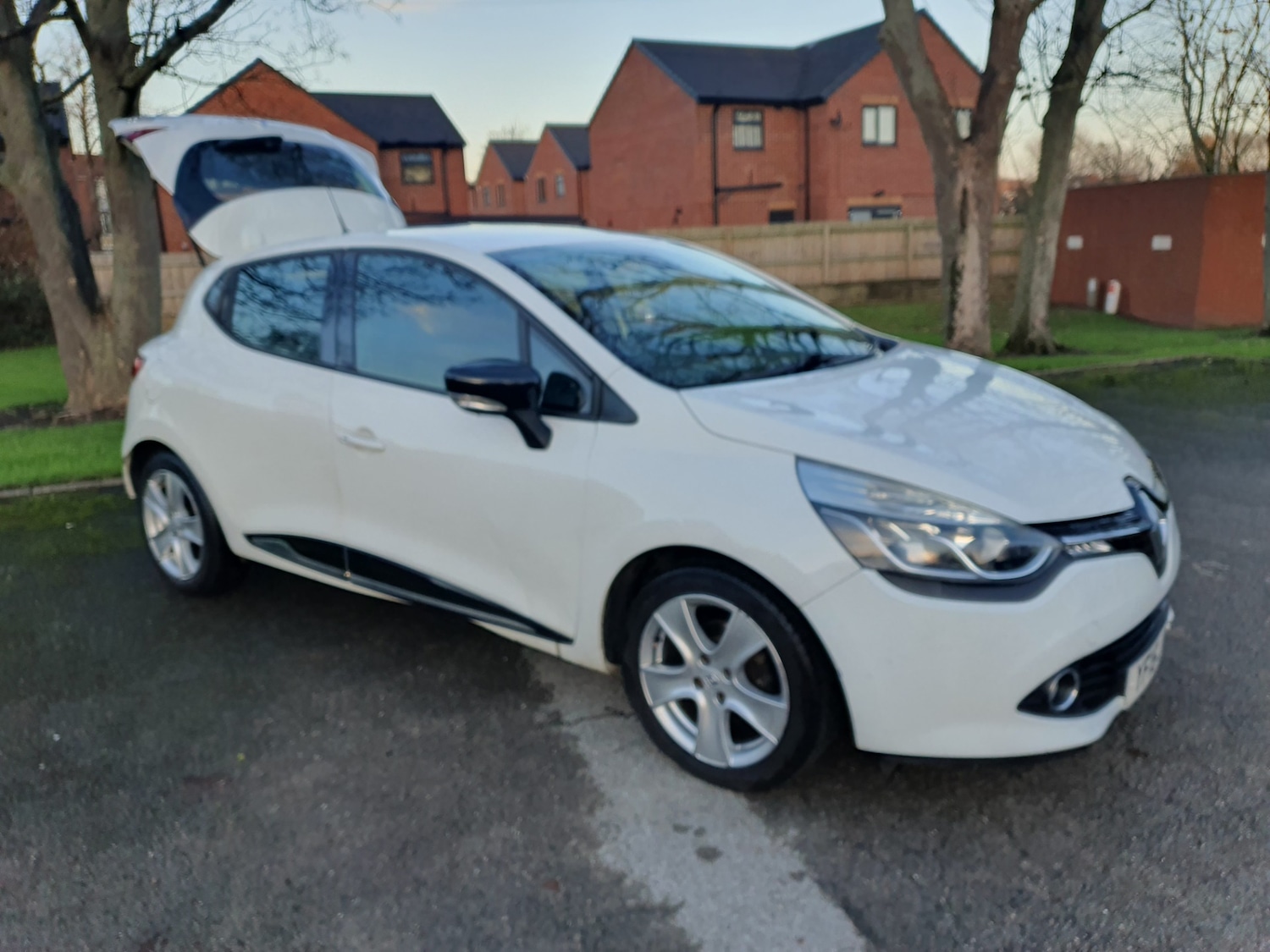 Used Renault Clio 2015 for sale - 76780432: Photo 1