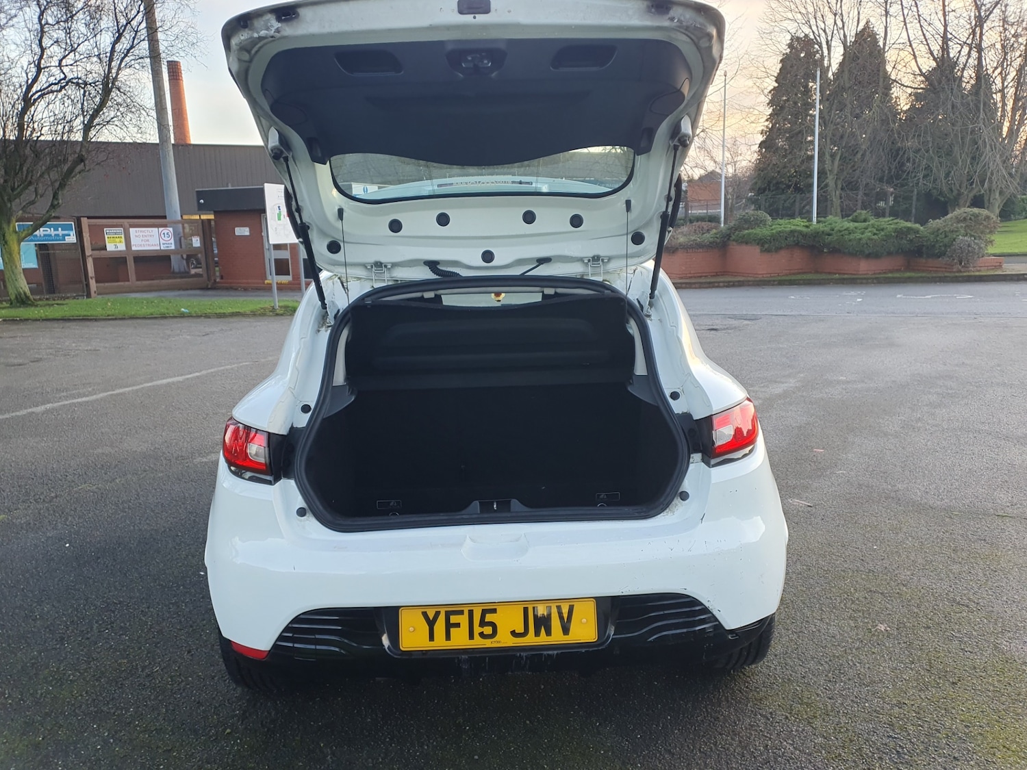 Used Renault Clio 2015 for sale - 76780432: Photo 11