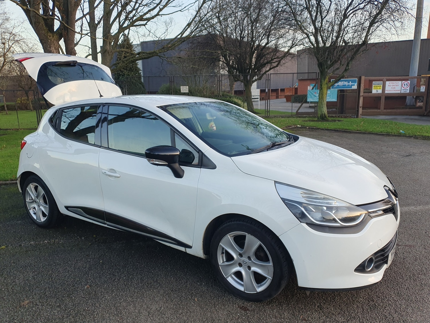 Used Renault Clio 2015 for sale - 76780432: Photo 13