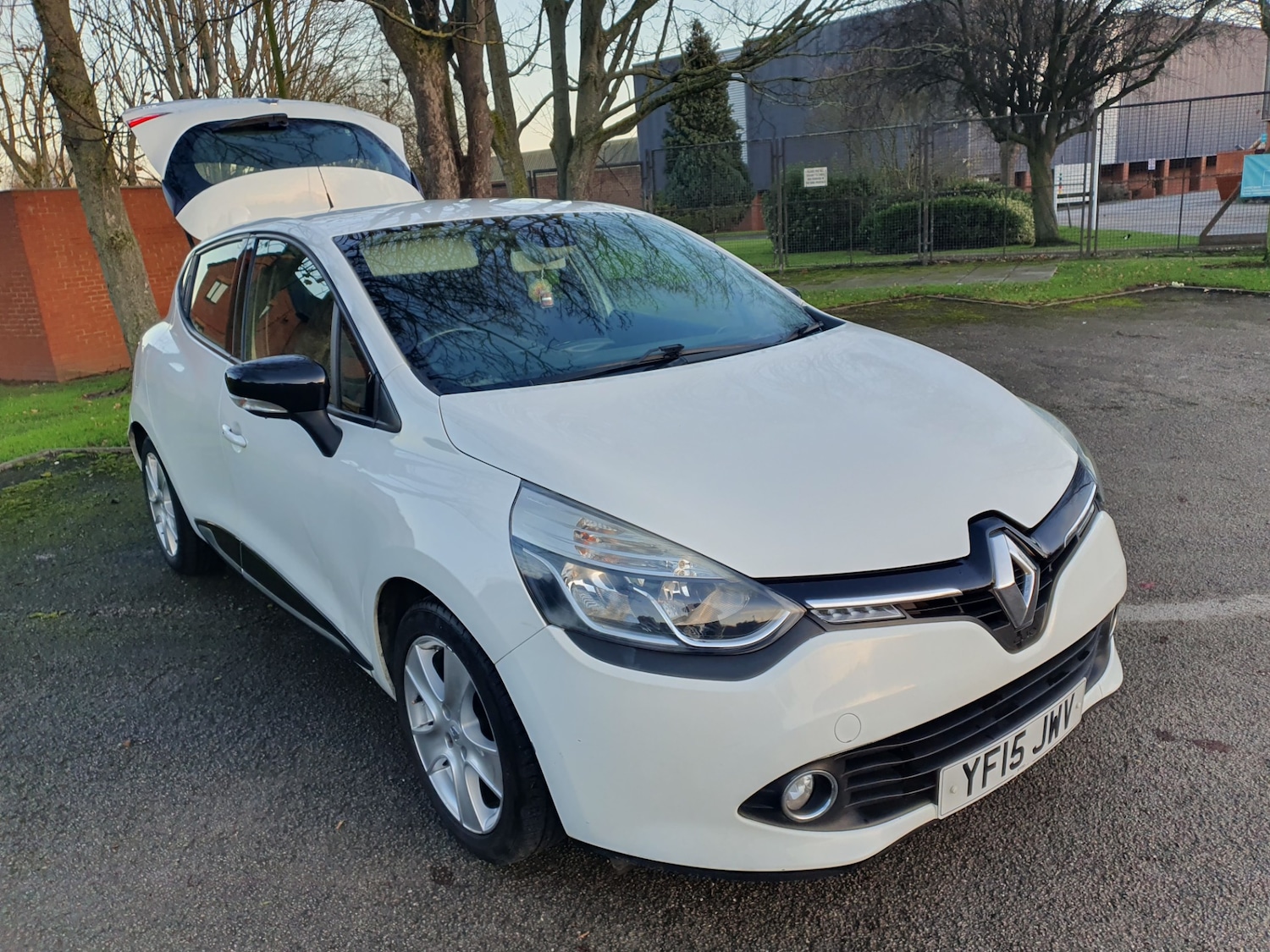 Used Renault Clio 2015 for sale - 76780432: Photo 14