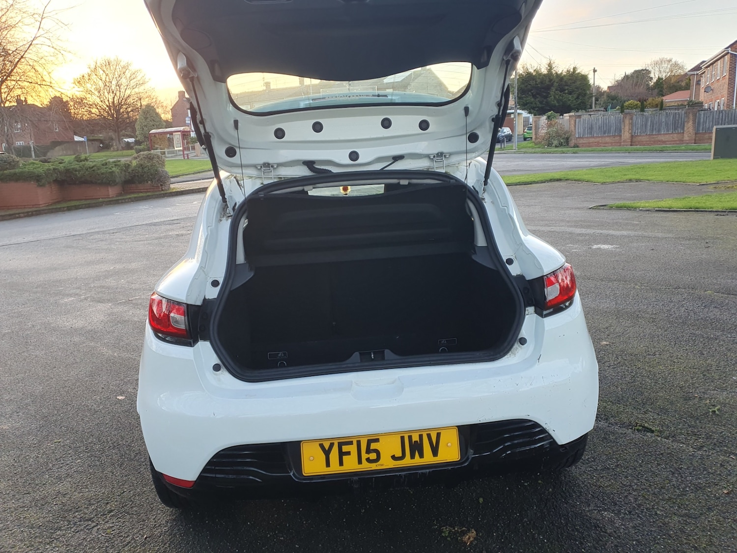 Used Renault Clio 2015 for sale - 76780432: Photo 17