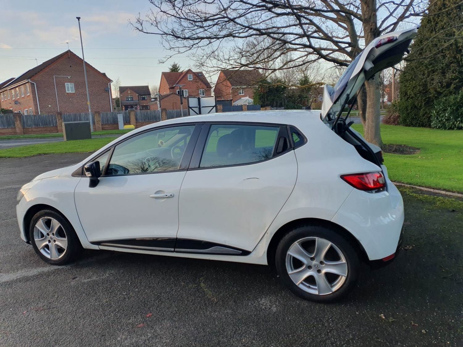 Used Renault Clio 2015 for sale - 76780432: Photo 19