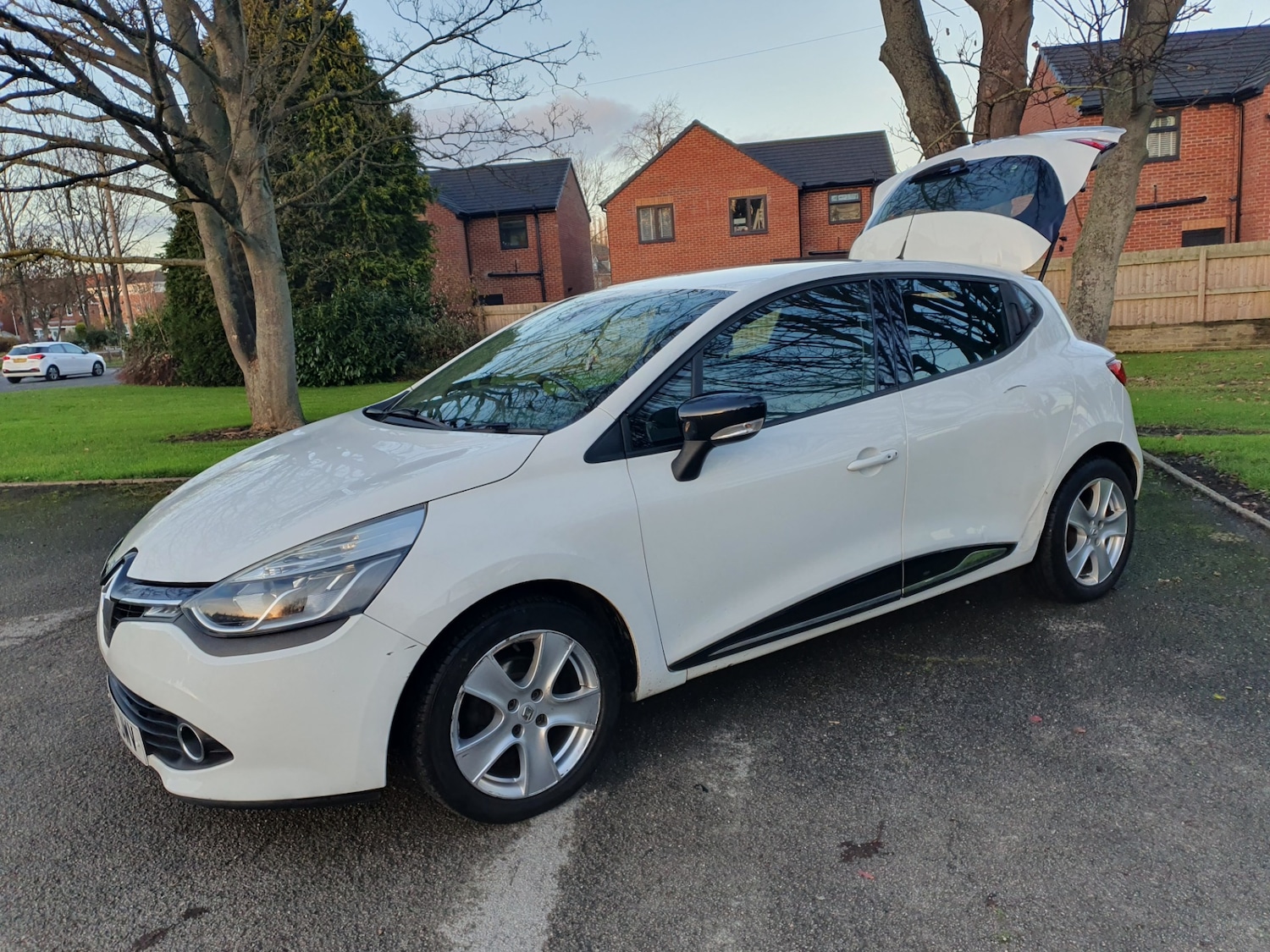 Used Renault Clio 2015 for sale - 76780432: Photo 24