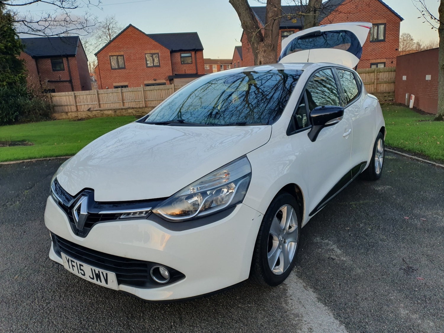 Used Renault Clio 2015 for sale - 76780432: Photo 25