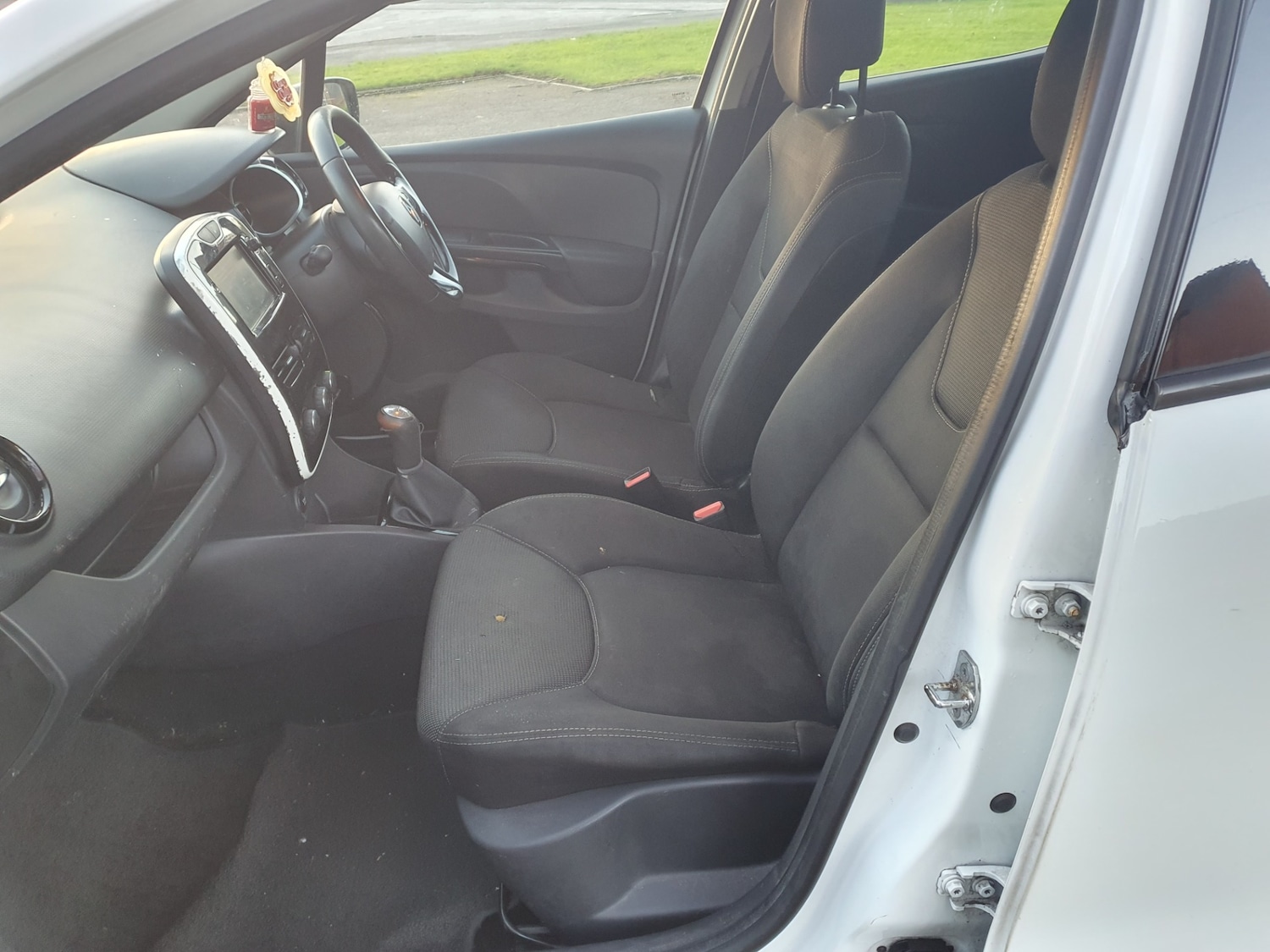 Used Renault Clio 2015 for sale - 76780432: Photo 27