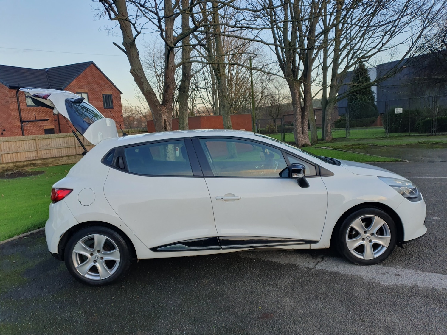 Used Renault Clio 2015 for sale - 76780432: Photo 3