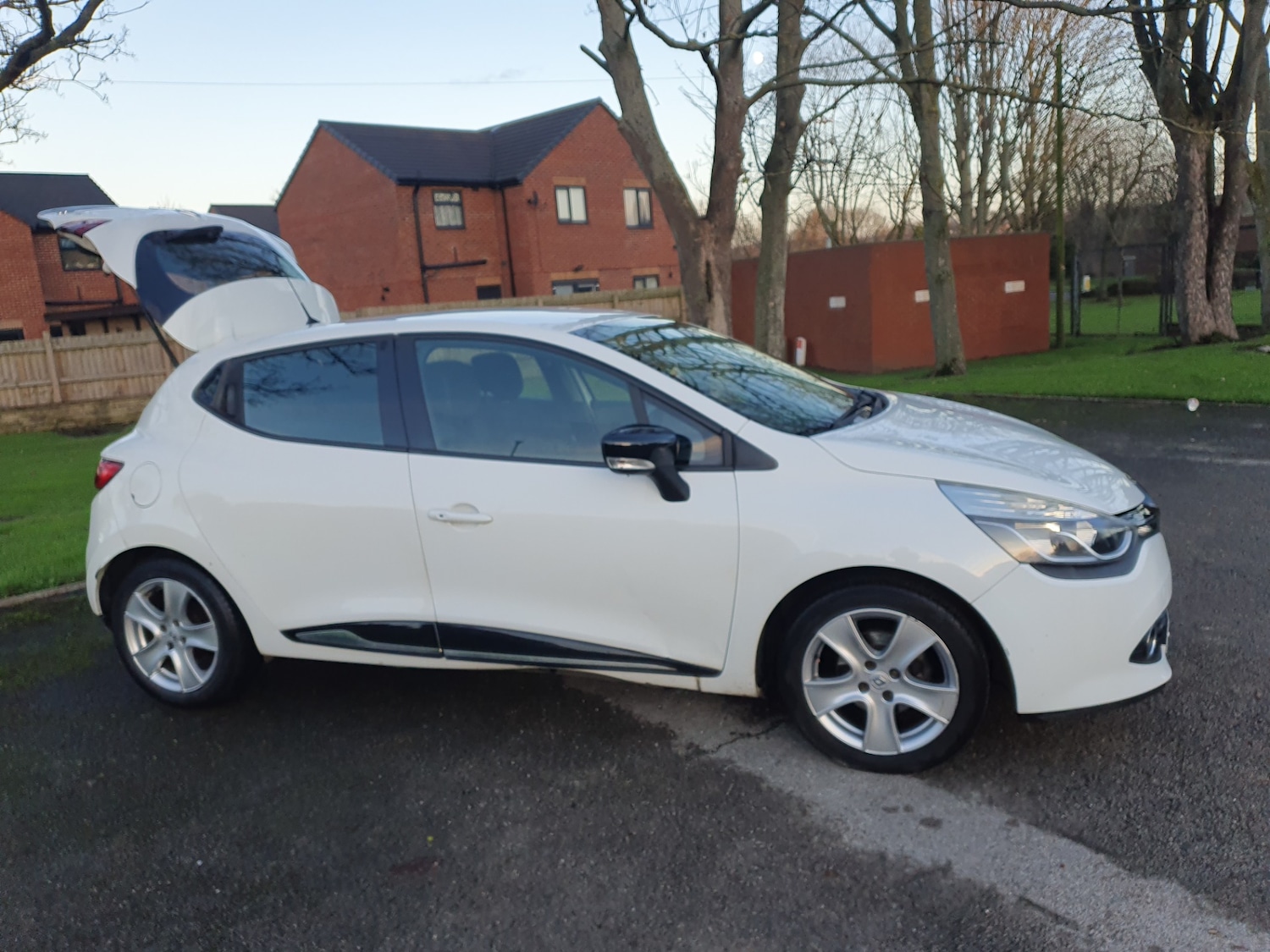Used Renault Clio 2015 for sale - 76780432: Photo 33