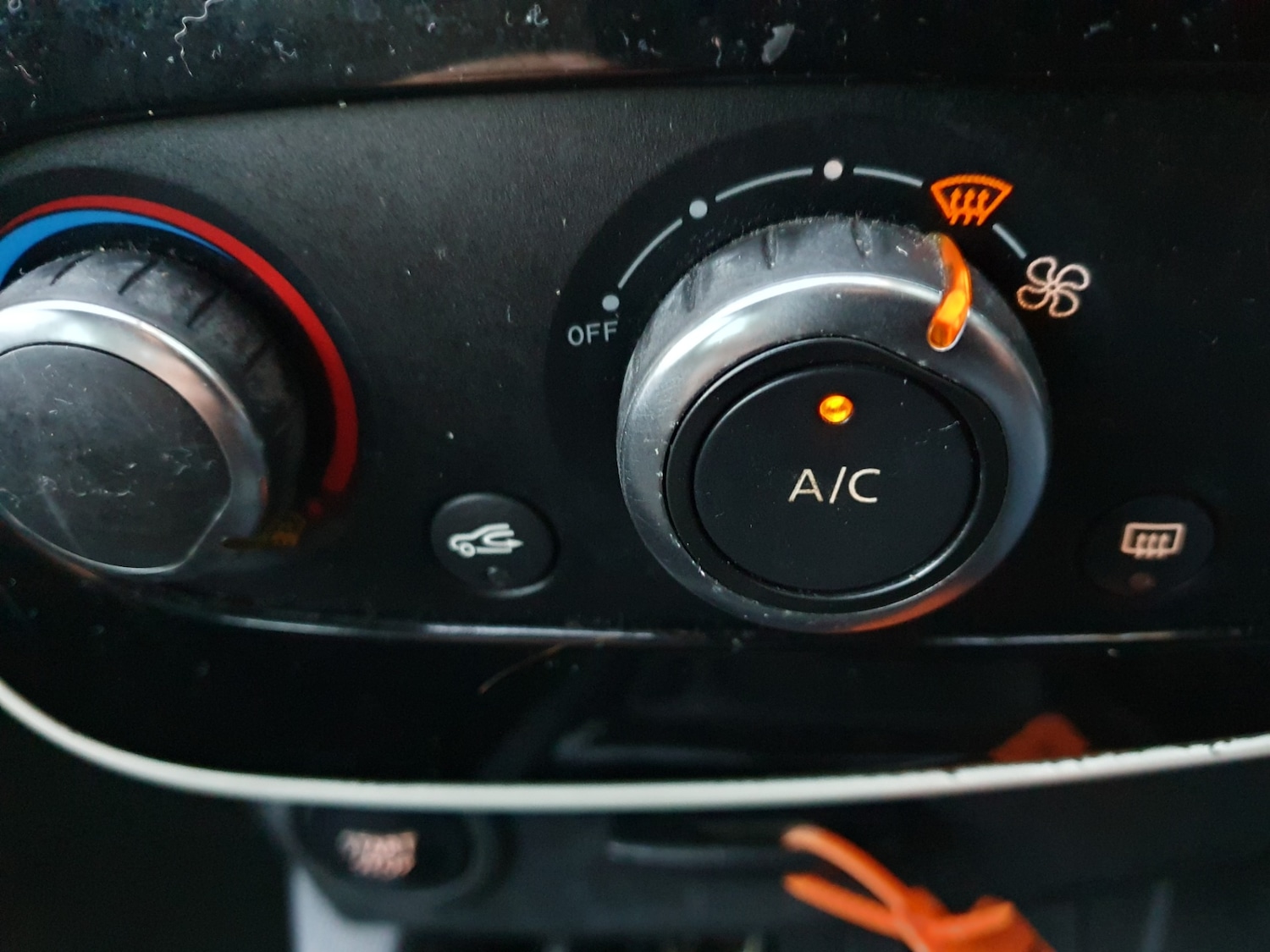 Used Renault Clio 2015 for sale - 76780432: Photo 38