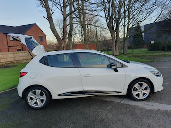 Used Renault Clio 2015 for sale - 76780432: Photo