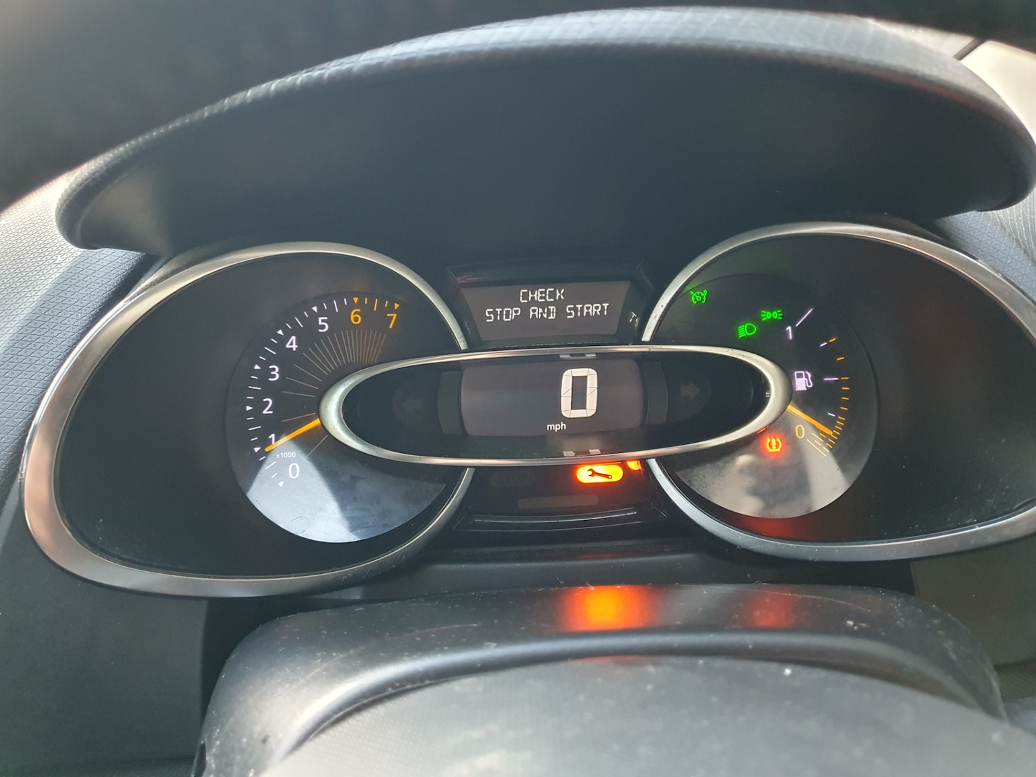 Used Renault Clio 2015 for sale - 76780432: Photo 41